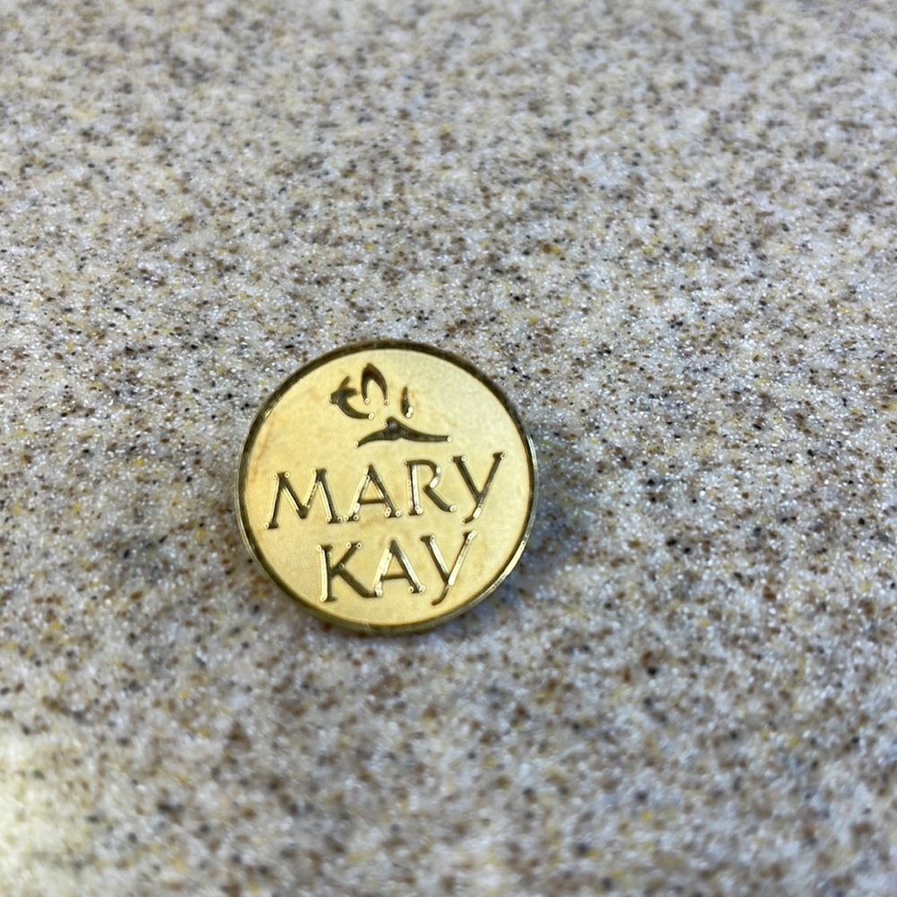 Mary Kay stick Pin gold color.